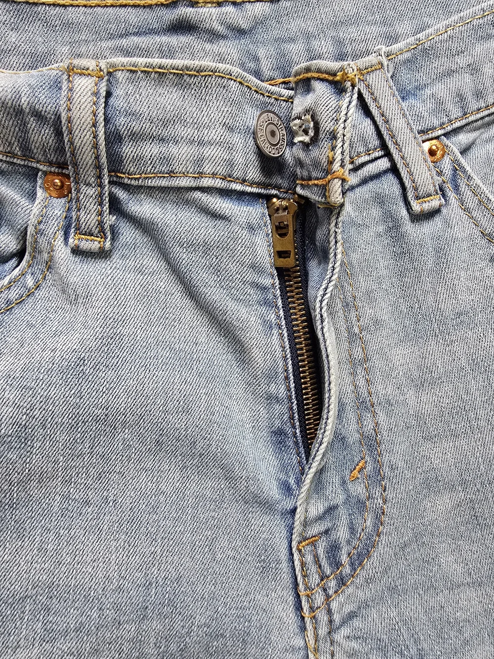 Levi's Jeans Size 32x34 Light Wash Men's 511 Slim Jeans‎